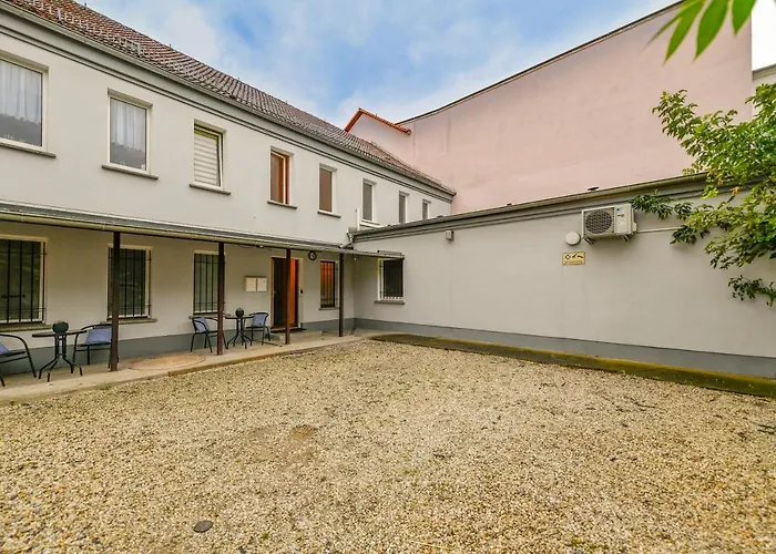 Modernes Altmarkt Mit Parkplatz 4 Gaeste 55qm Waschmaschine Wlan Netflix Terrasse